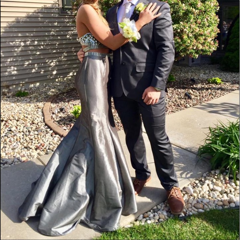 Selling prom dress!